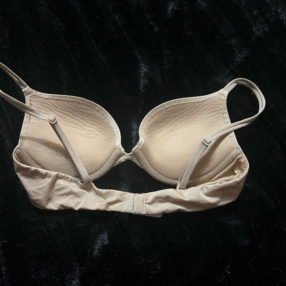 Victorias Secret Nude Push up Bra - Picture 2 of 4